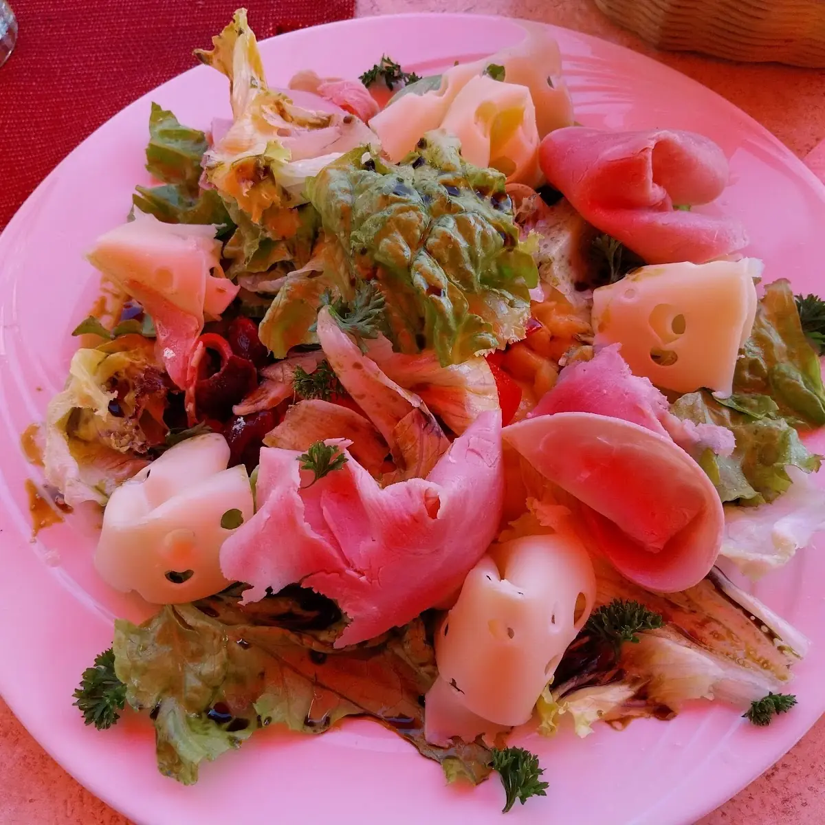 Salatplatte Mit Schinken & Käse