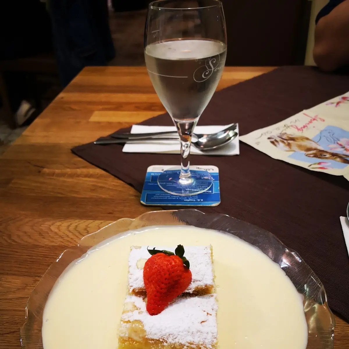 Topfen Marillen Strudel In Vanillesauce
