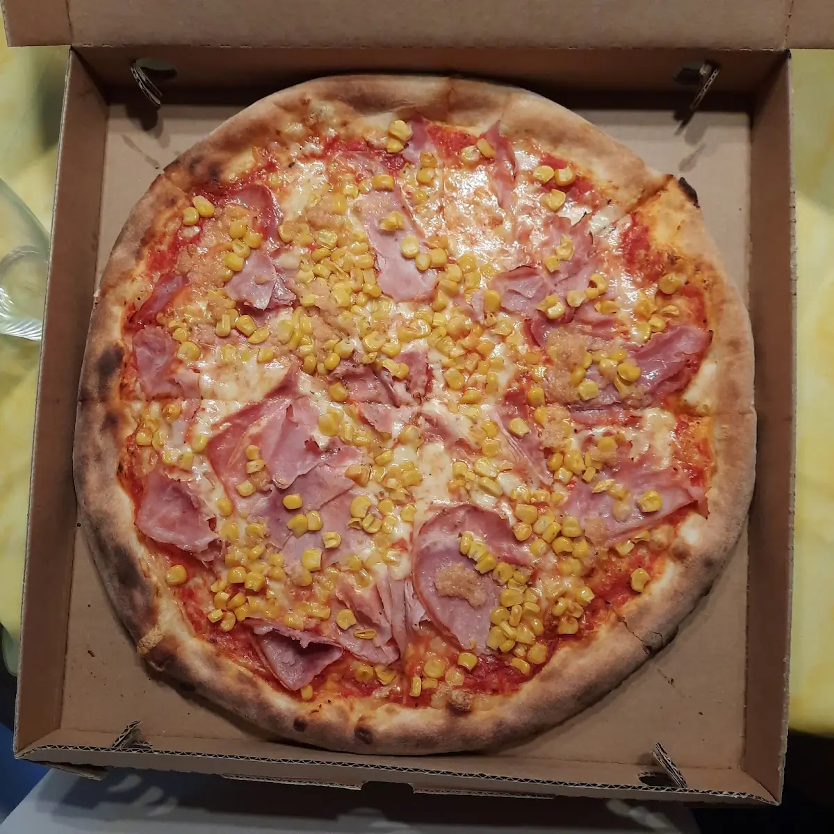 Schinken Mais Pizza