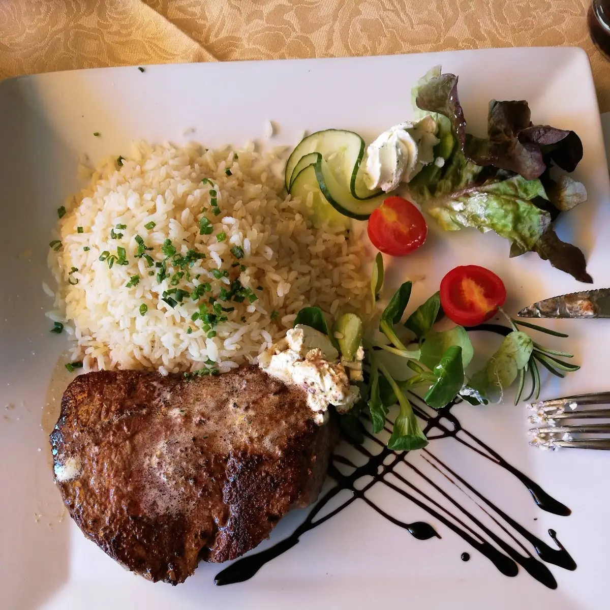 Filetsteak Mit Kräuterbutter Und Reis