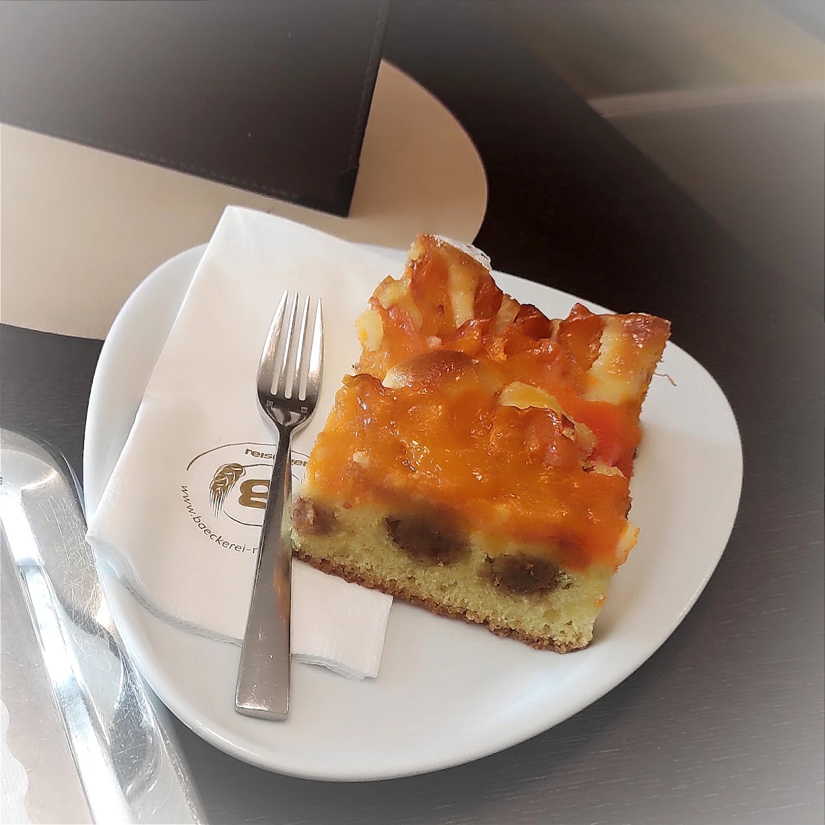 Marillen-nuss-kuchen