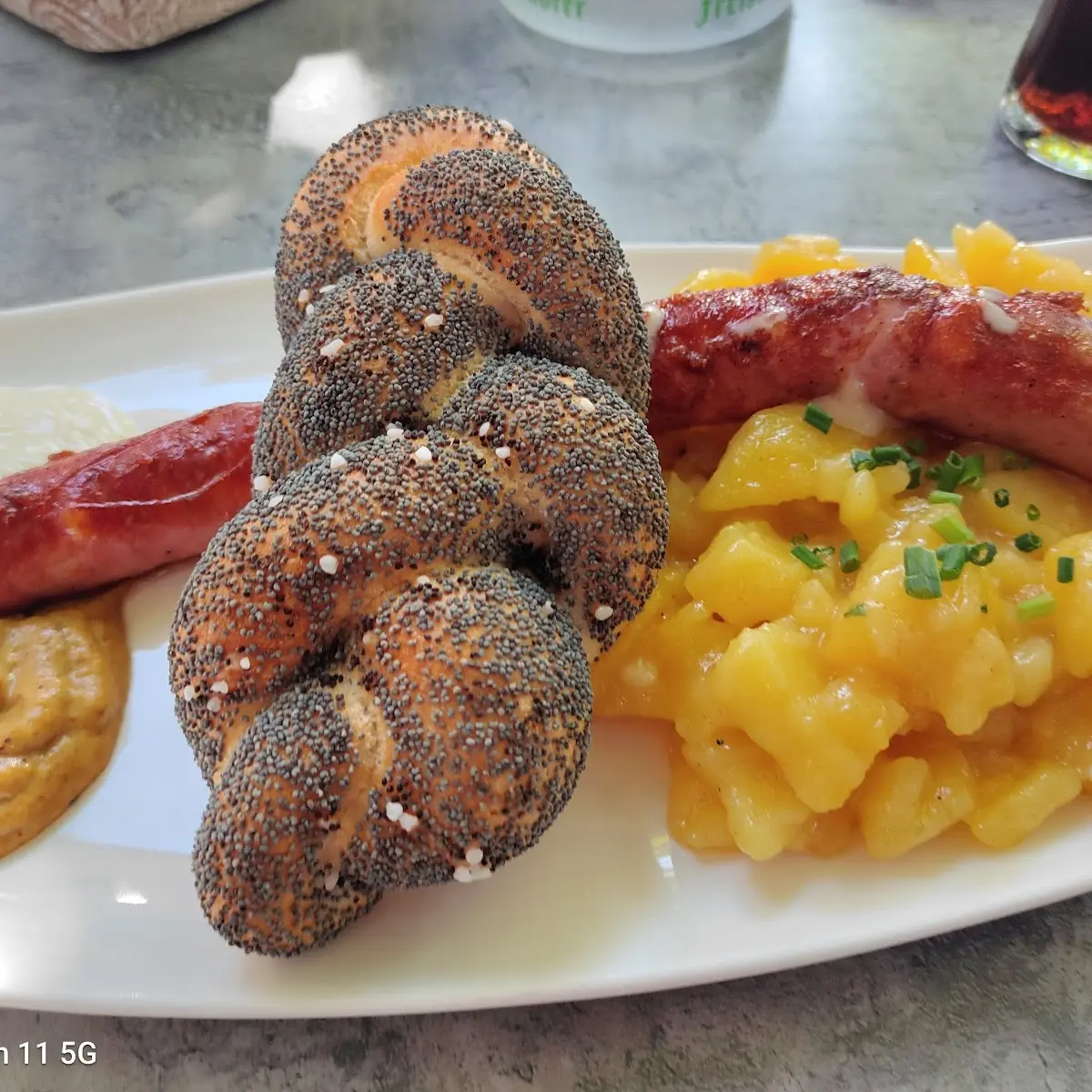 Käsekrainer Mit Kartoffelsalat