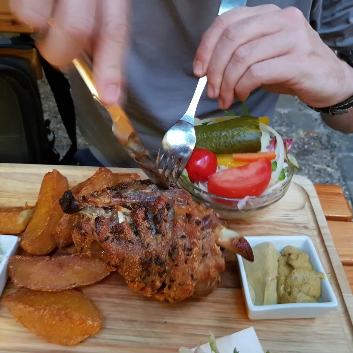 Jung-schwein-stelze
