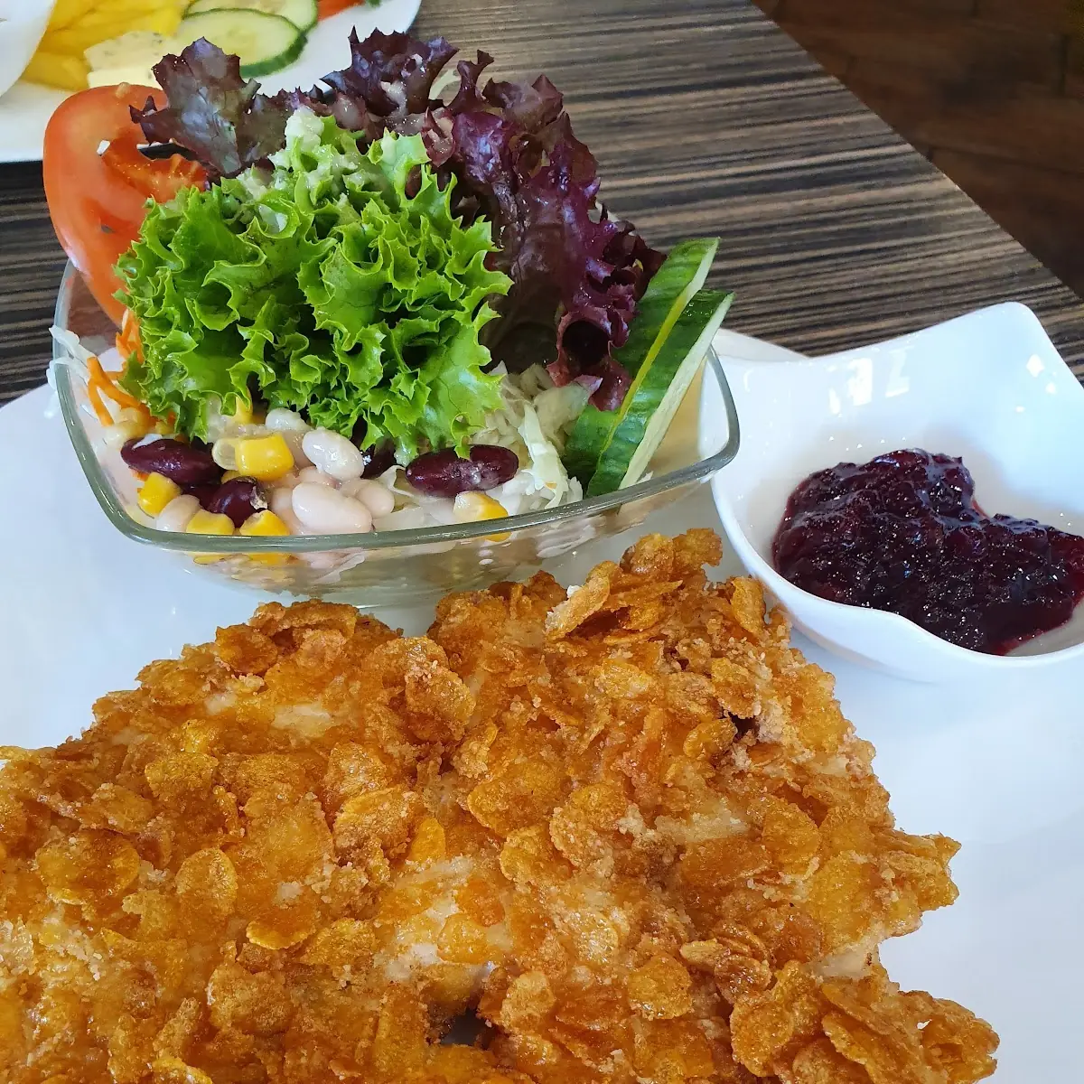 Storchensnitzel Mit Gemischtem Salat