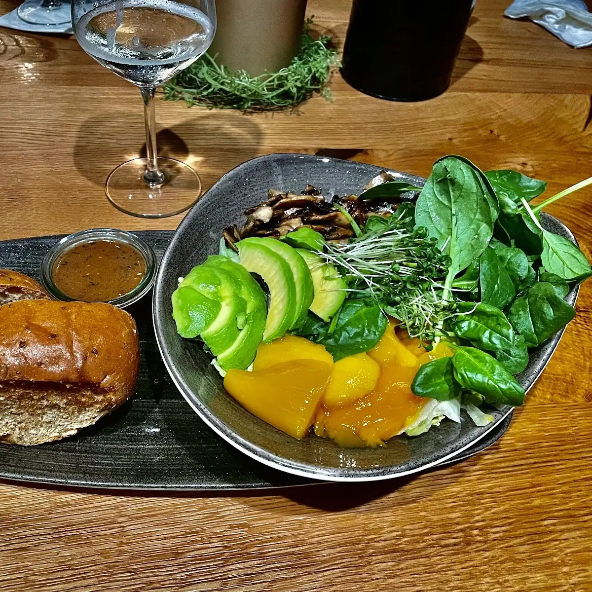 Avokado Mango Salat