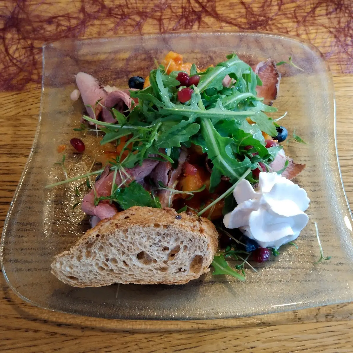 Gebratene Entenbrust Auf Kürbis Und Rucola