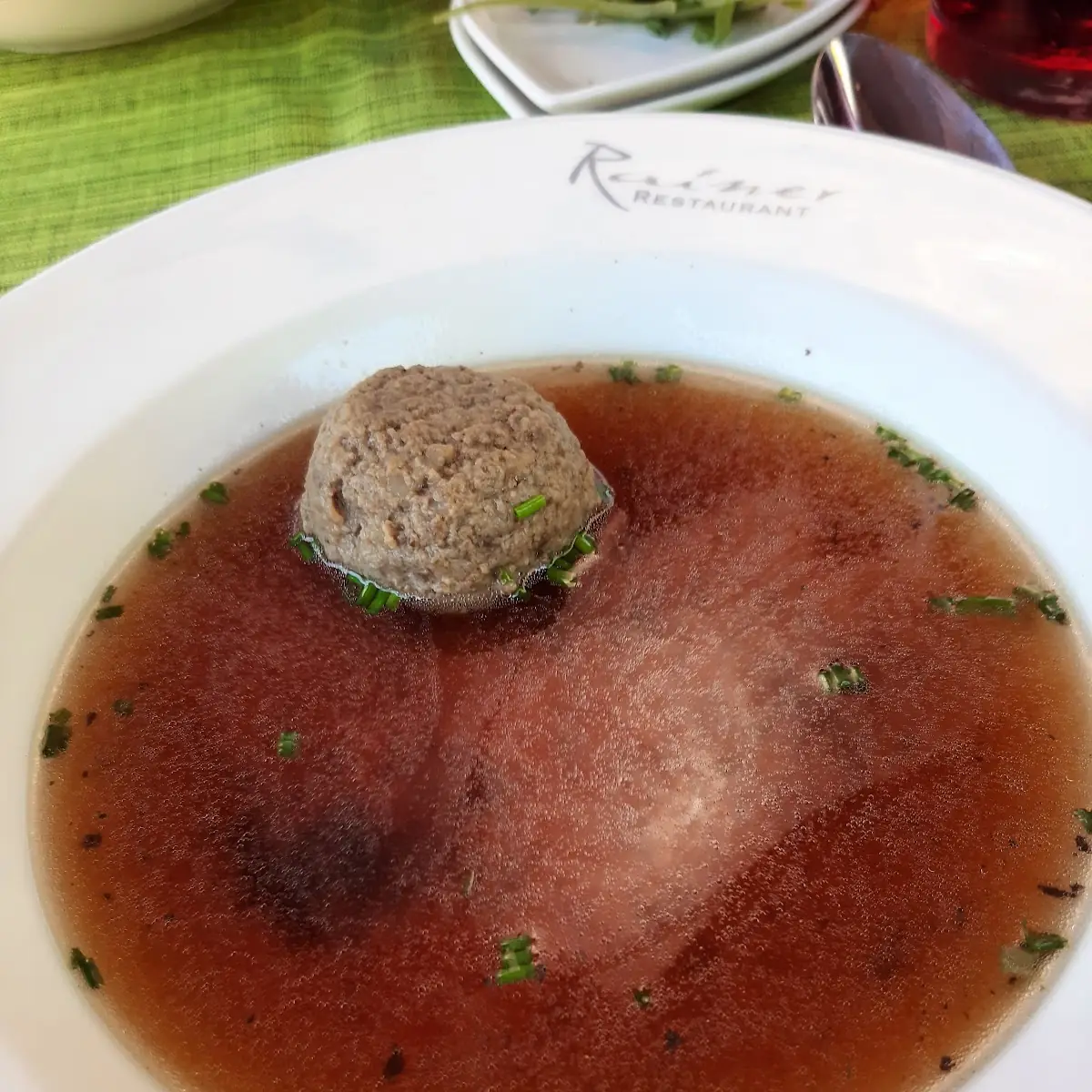 Rindsuppe Mit Leberknödl