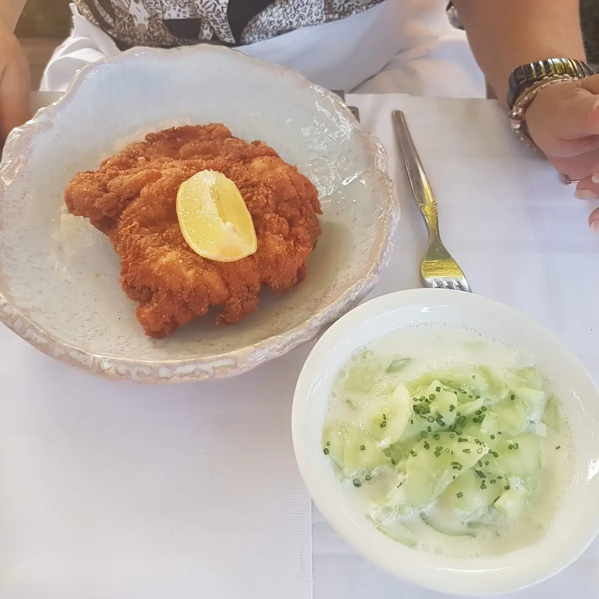 Backhernderl Mit Gurkensalat