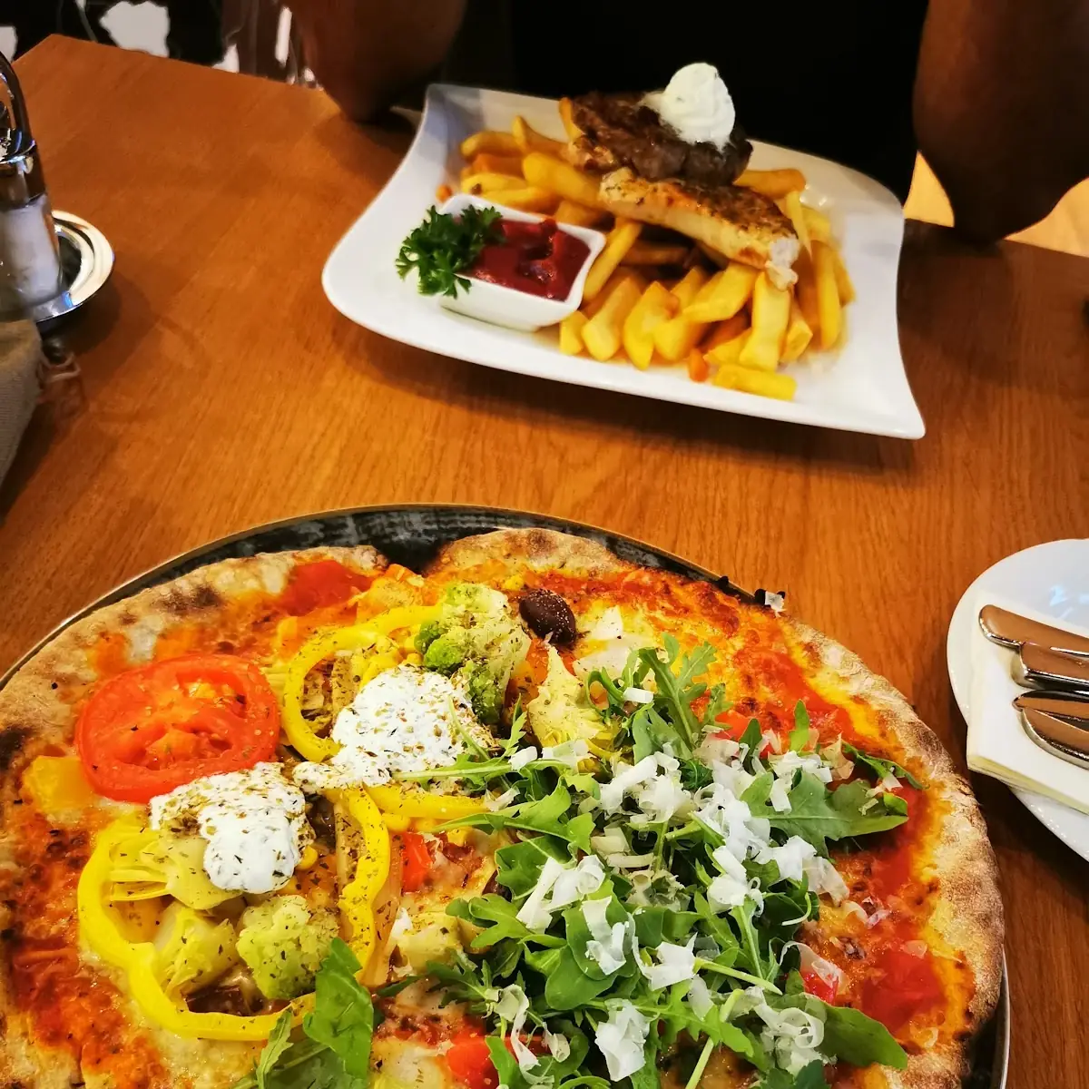 Vollkorn Pizza Vegetarisch Rukola Mit Tomaten