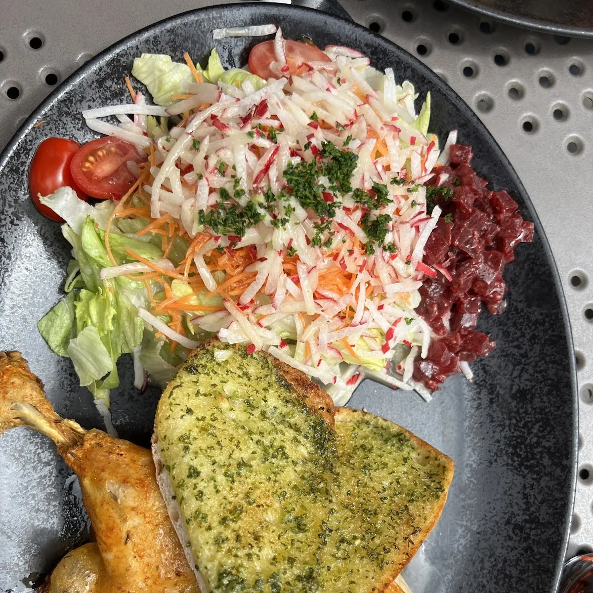 Pollo Rostizado Con Ensalada