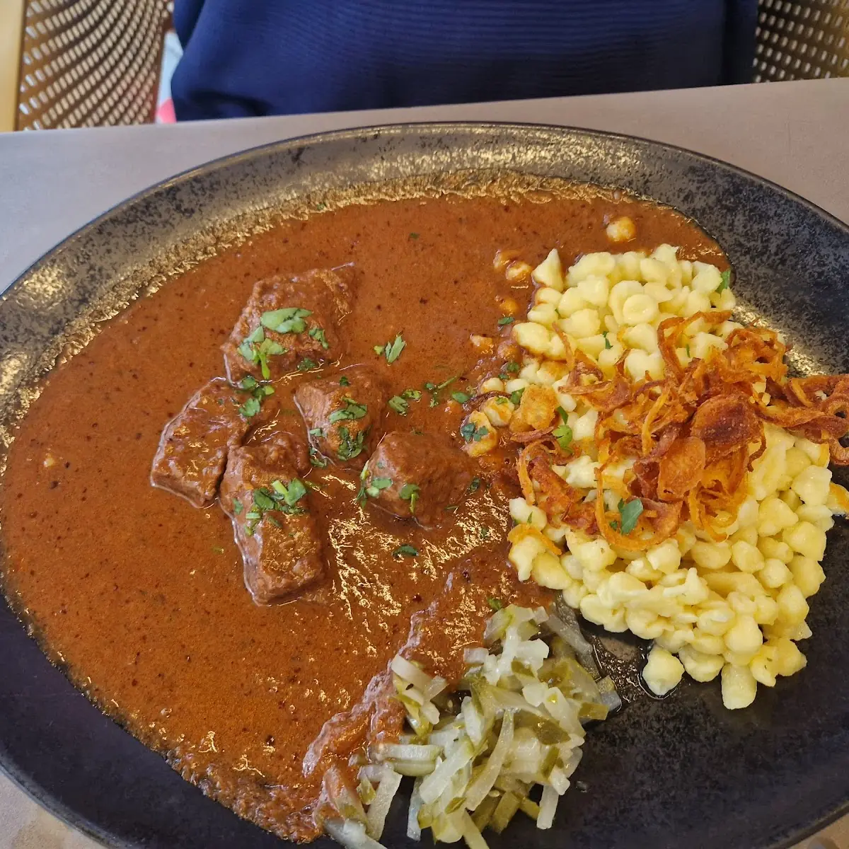 Rindsgulasch Mit Spätzle