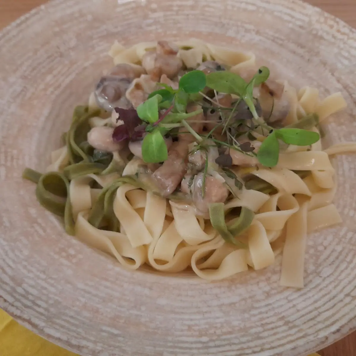 Pasta with Mushroom and Cream Sauce