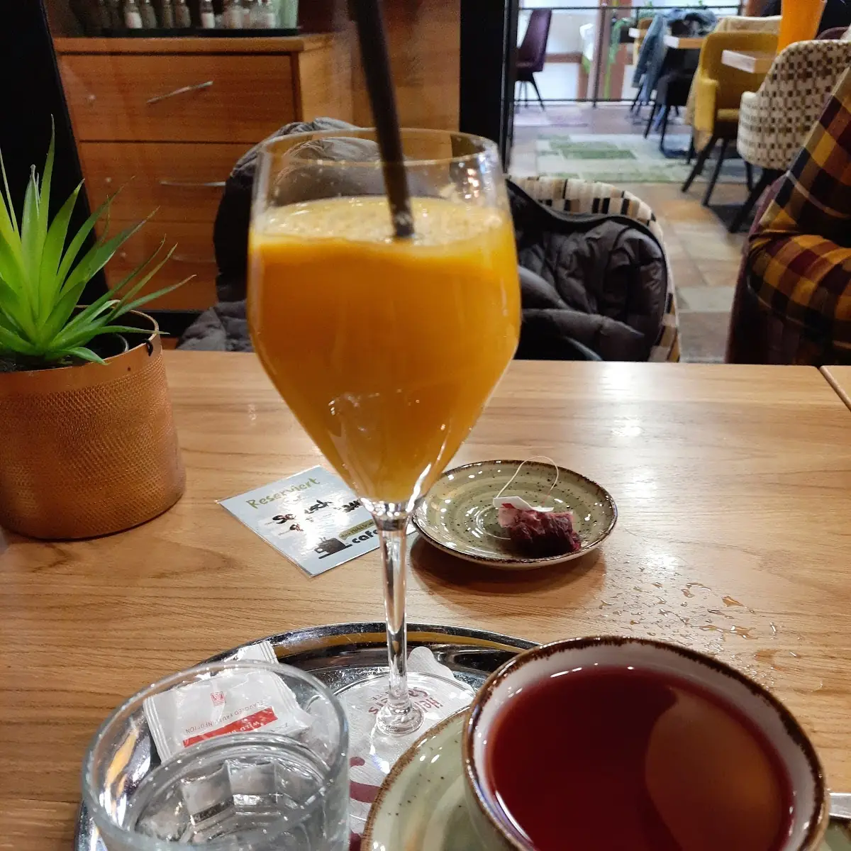 Frisch Gepresster Orangensaft Und Früchtetee
