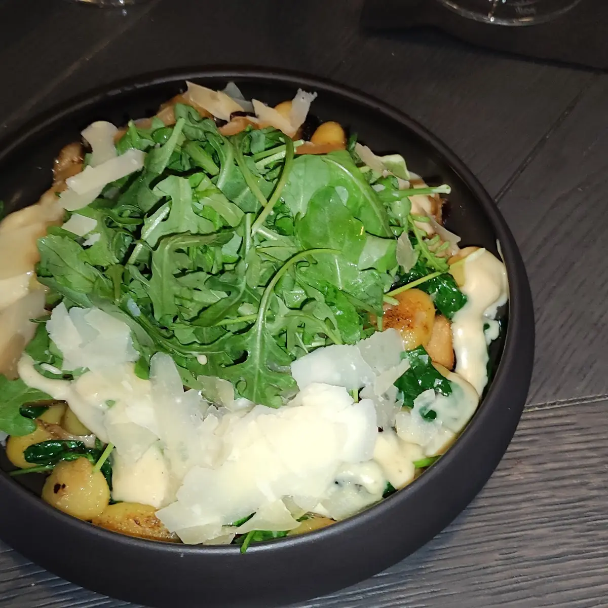 Gnocchi Mit Edelpilzen Cranberry Und Parmesansauce