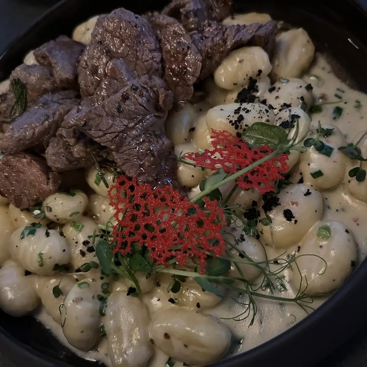 Gnocchi Mit Trüffel Und Rinderfiletspitzen