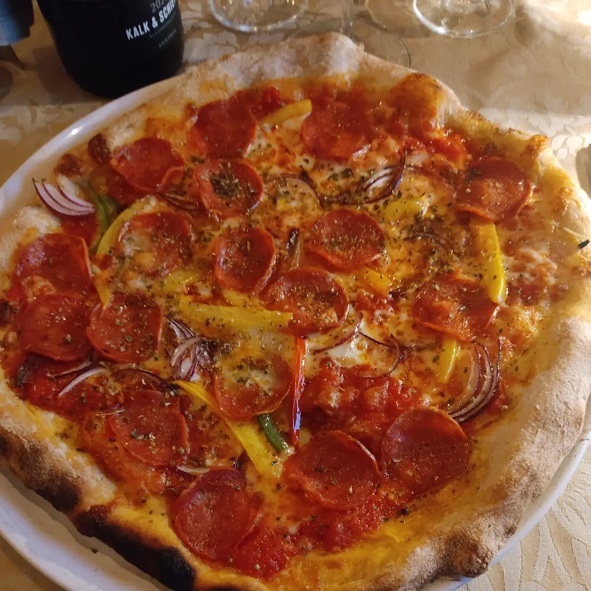 Pizza Mit Scharfer Salami