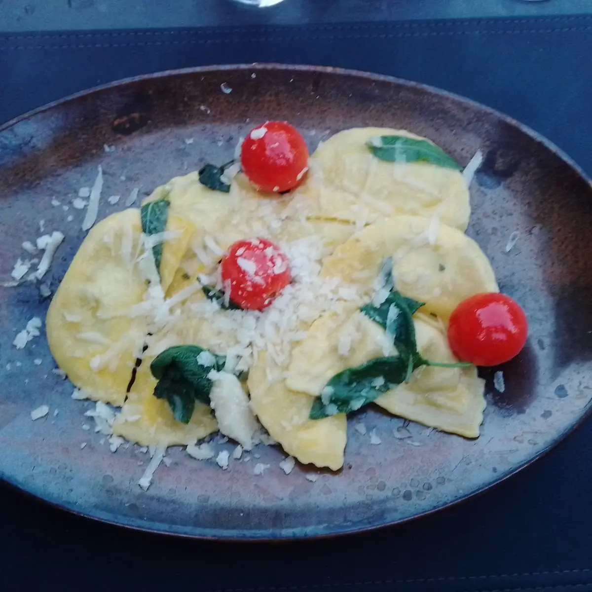 Steinpilzravioli In Salbeibutter