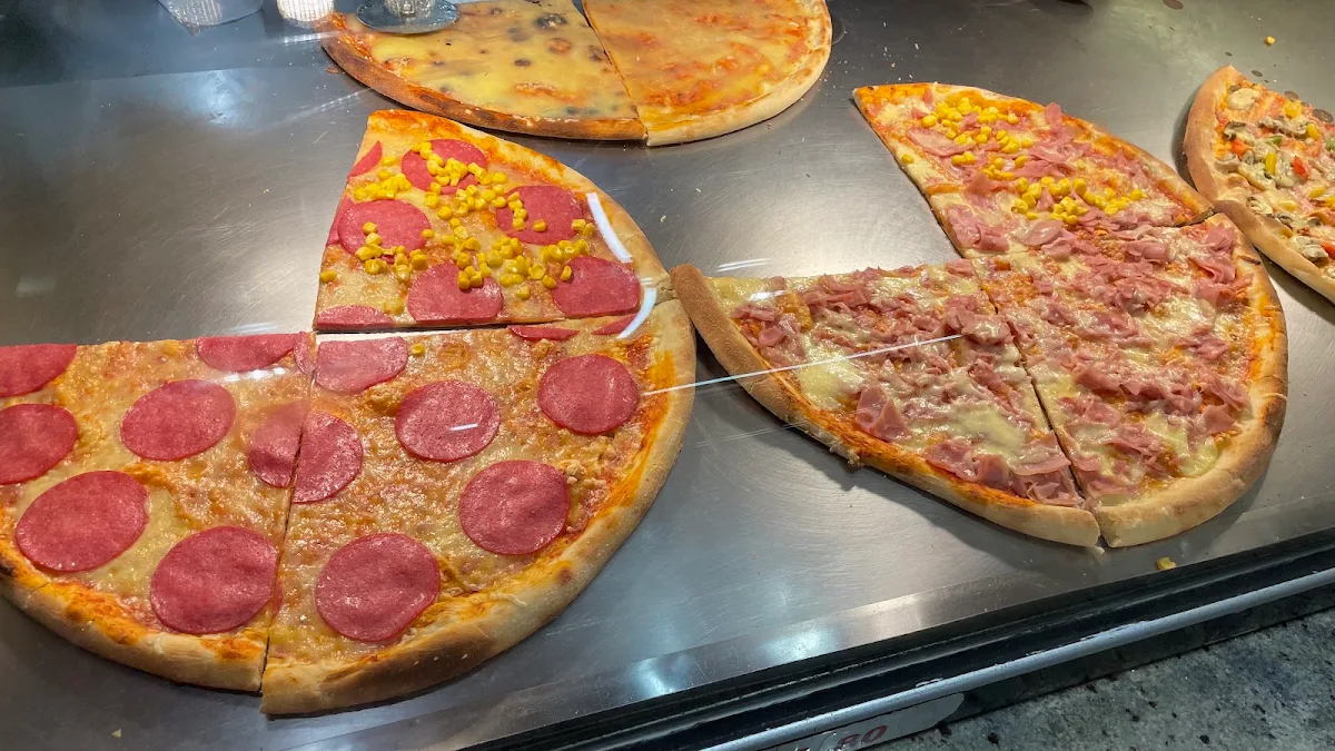 Diverse Pizzas