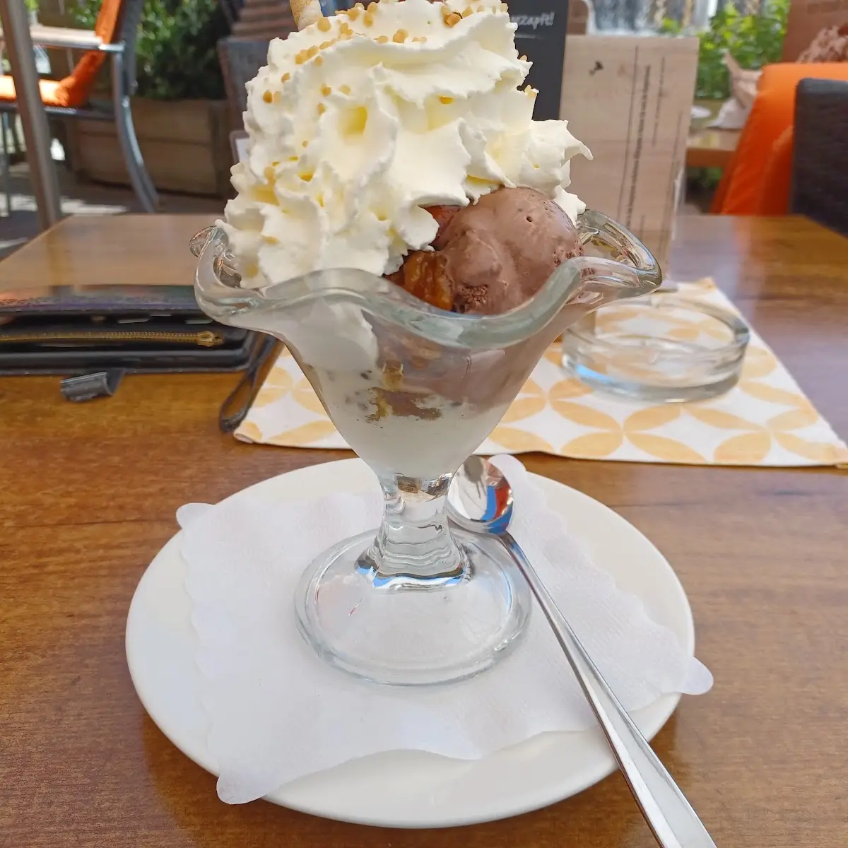 Nussbecher
