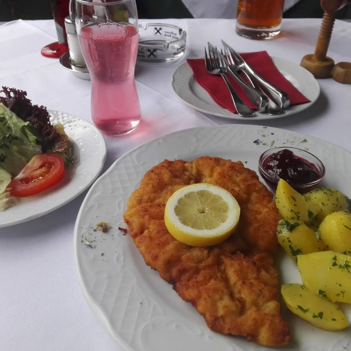 Wiener Schnitzel Mit Petersilienkartoffeln