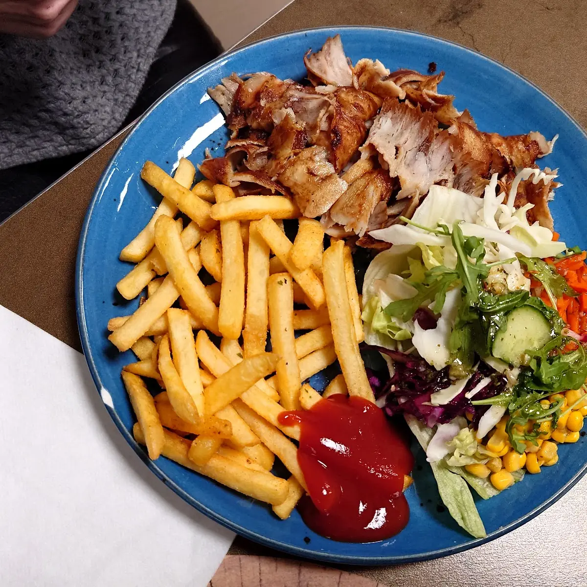 Kebab Teller Mit Pommes