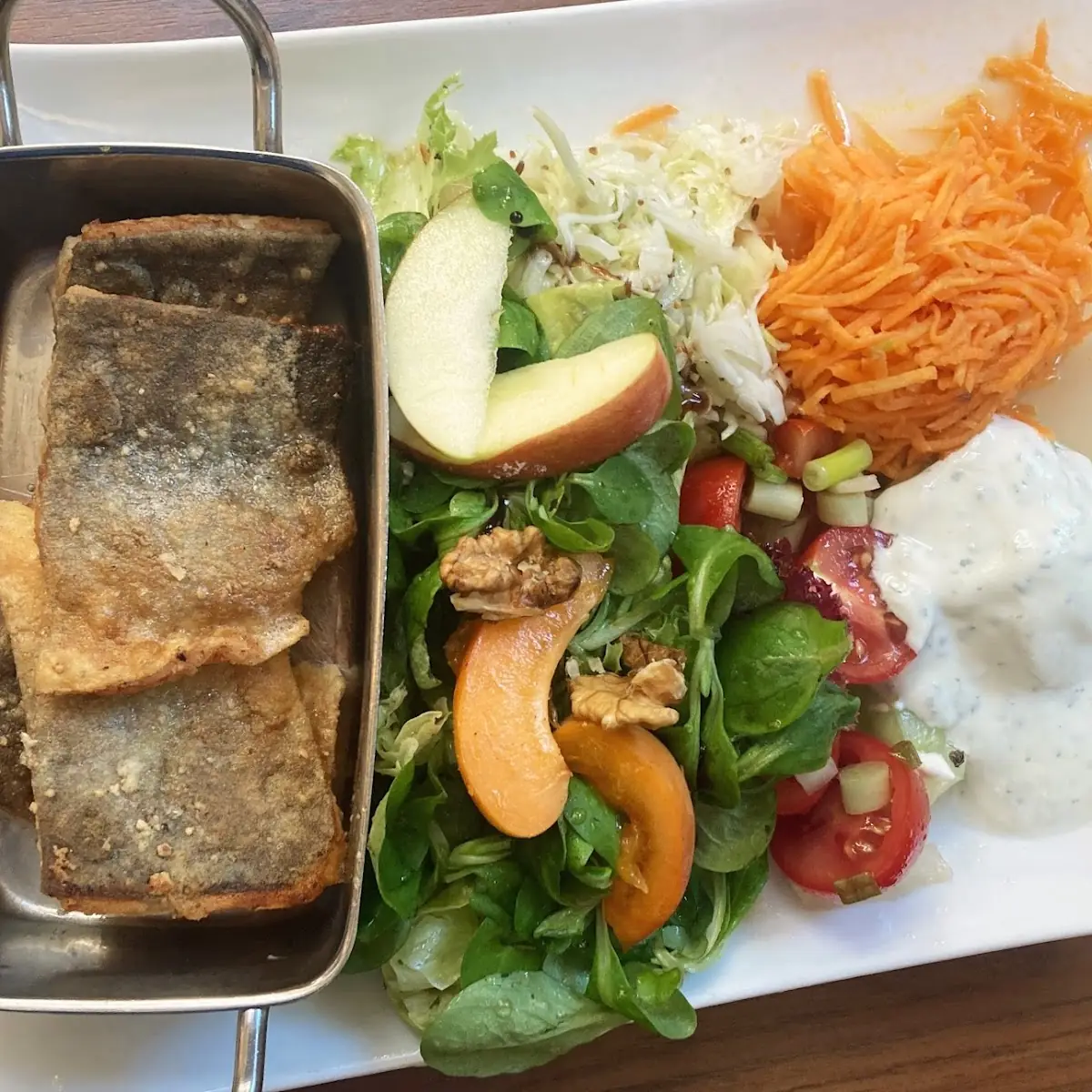 Saiblingsfilet Auf Salatteller