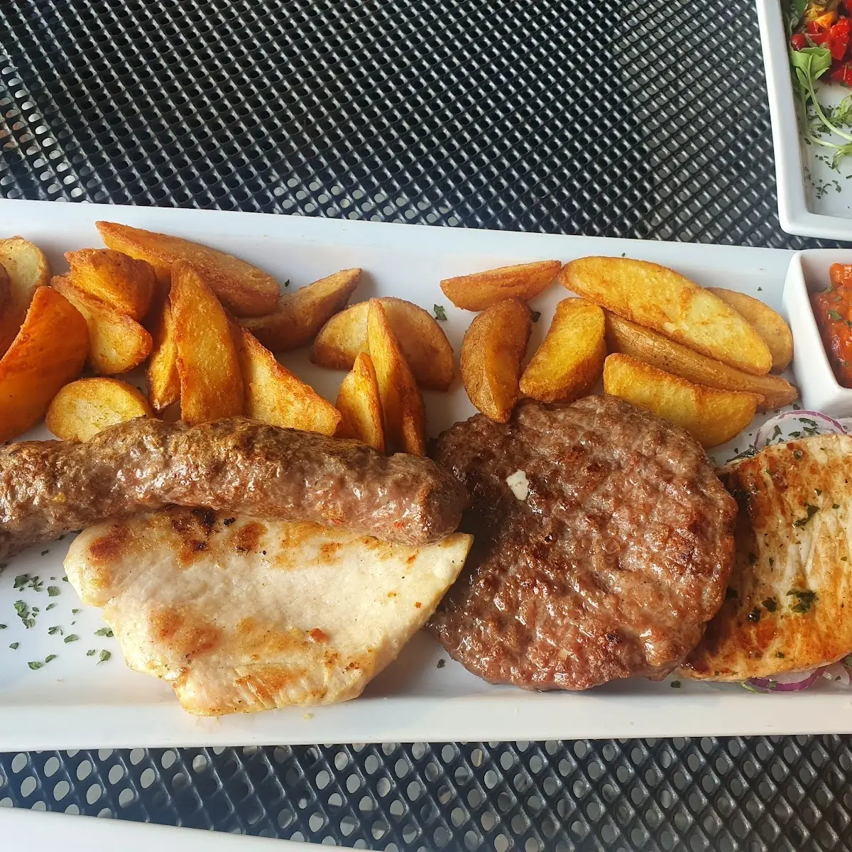 Bellevue Teller Mit Pommes