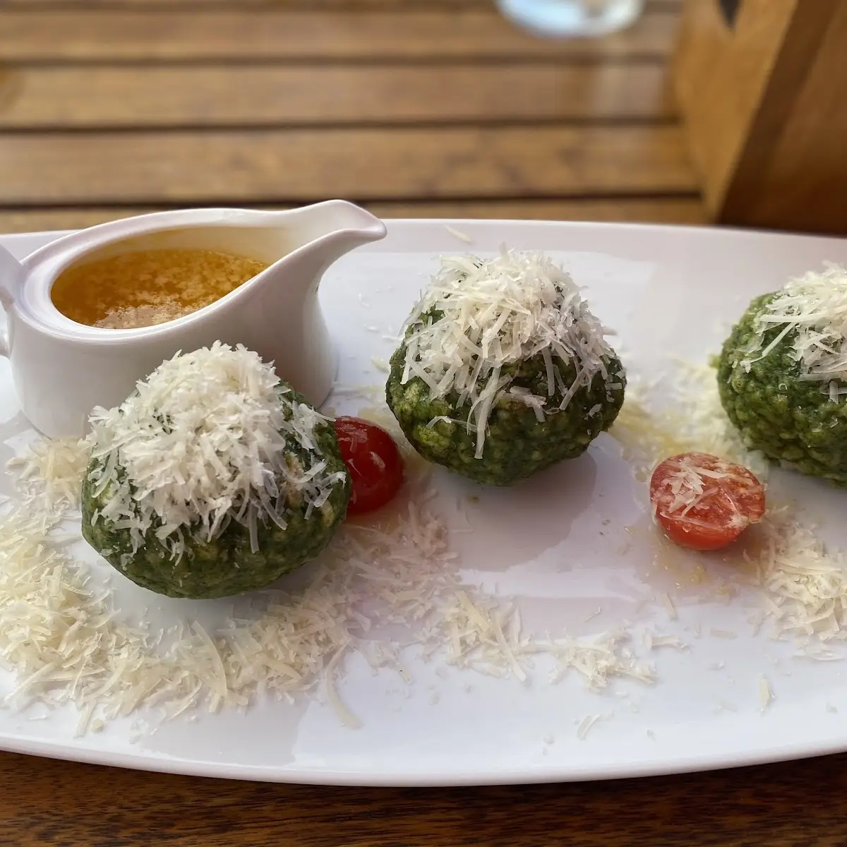 Spinatknödel Mit Parmesan Und Butter