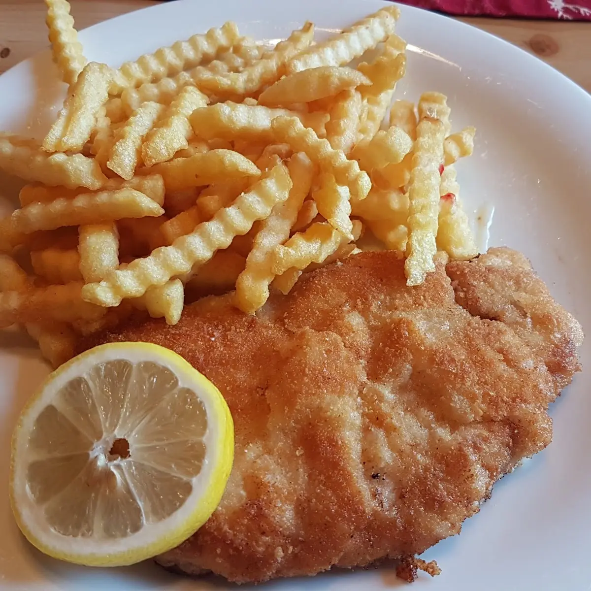 Wiener Schnitzel Mit Pommes Frites