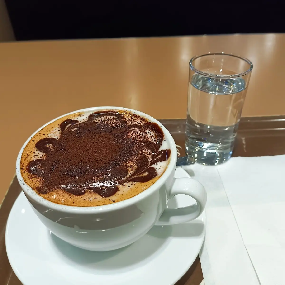 Cappuccino Mit Soja Drink Kakao Betreuung Und Schoko Sauce