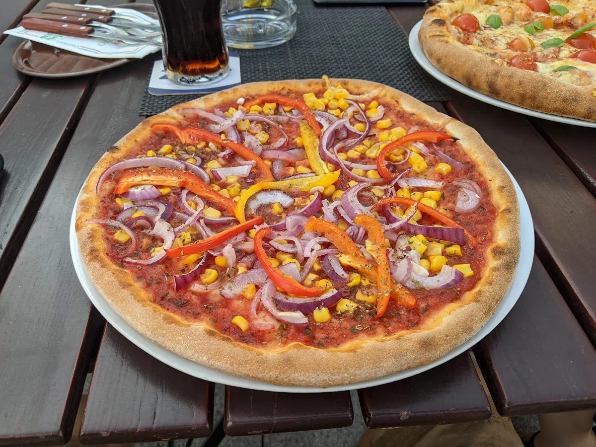 Margherita Ohne Käse Mit Zwiebel Mais Und Paprika