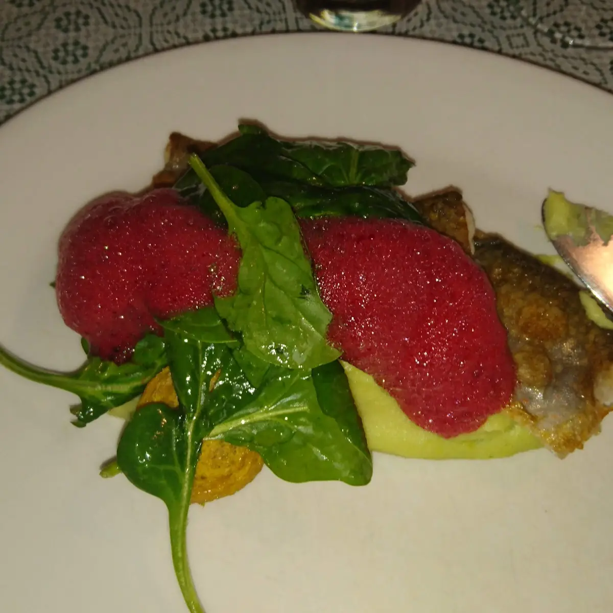 Forellenfilet Mit Roten Rübenschaum