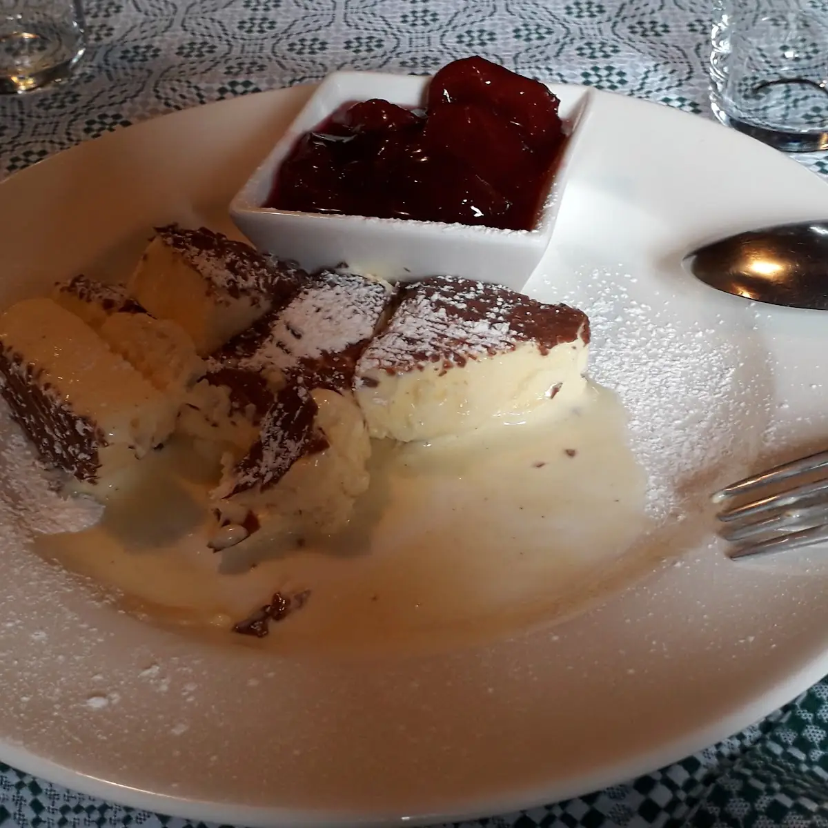 Vanilleparfait Mit Zimt Schokolade Und Zwetschkenröster