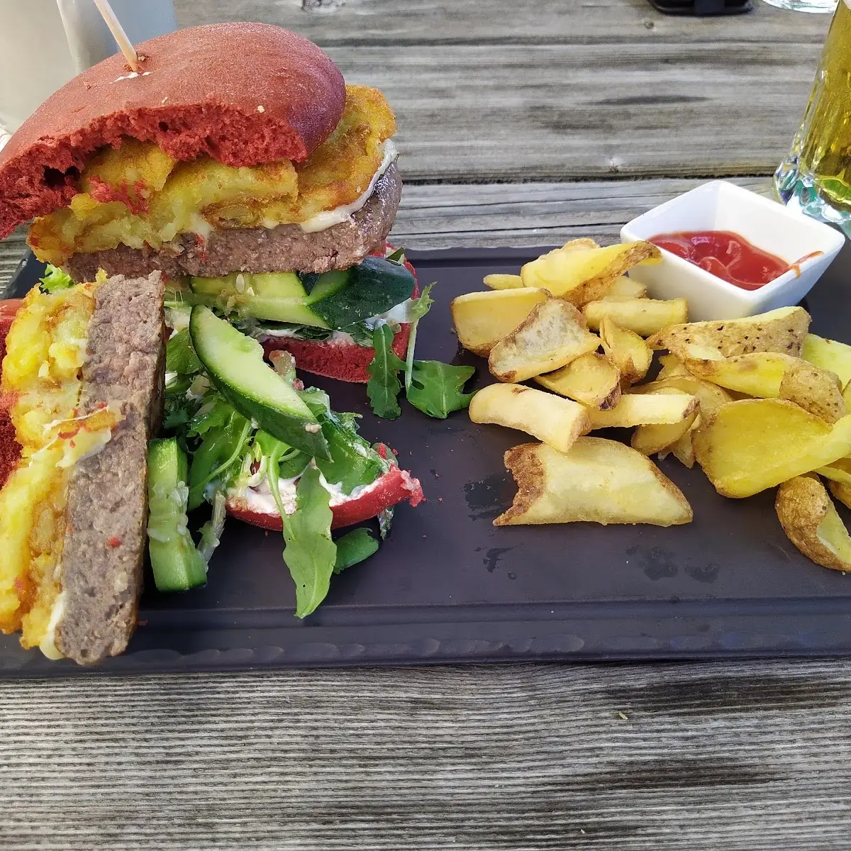 Schweizer Burger Aufgeschnitten