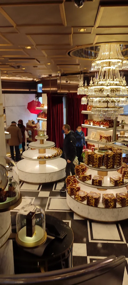 Sacher Store