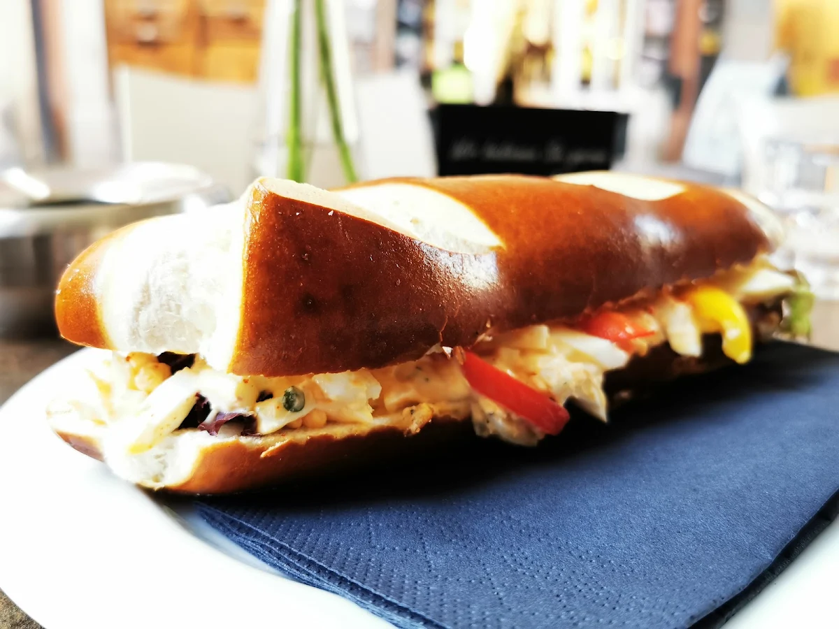 Laugenbrötchen Mit Eier Füllung