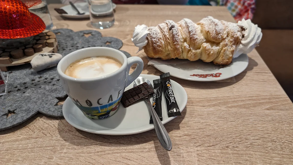 Cappuccino Und Schaumrolle