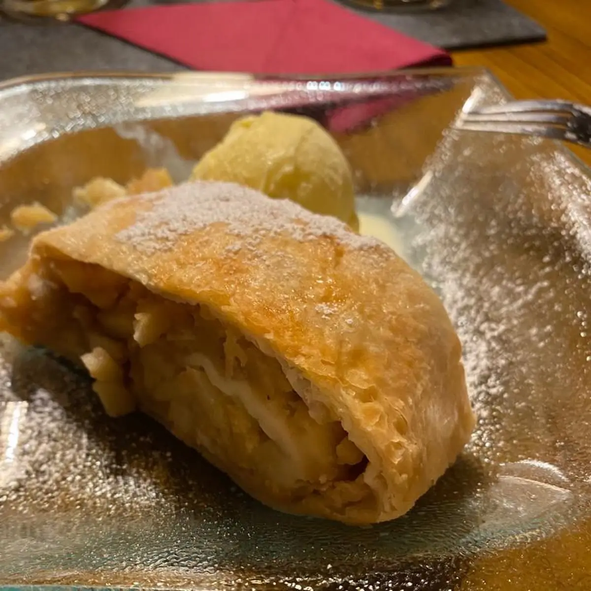 Ofenfrischer Apfelstrudel A
