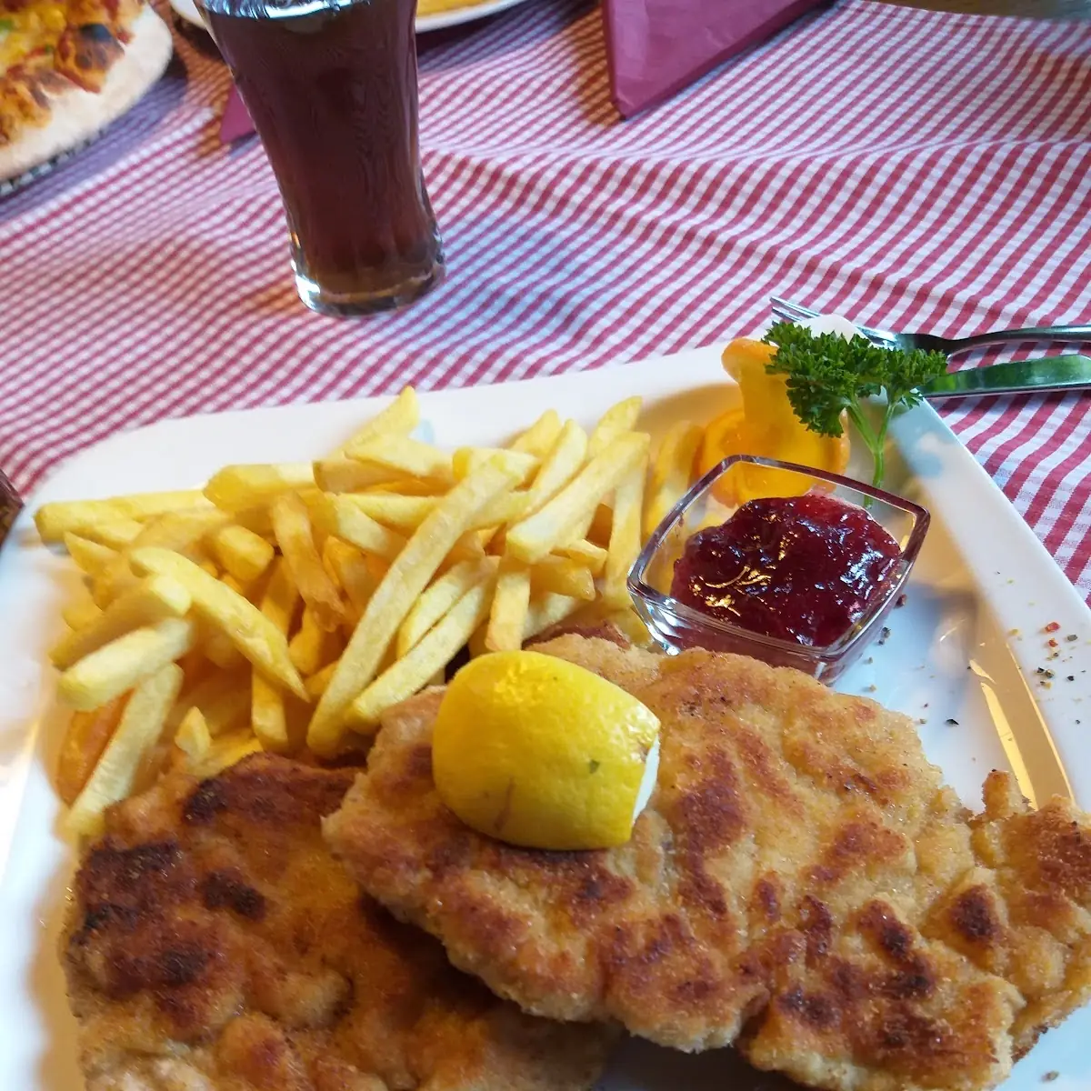 Wiener Schnitzel Mit Pommes