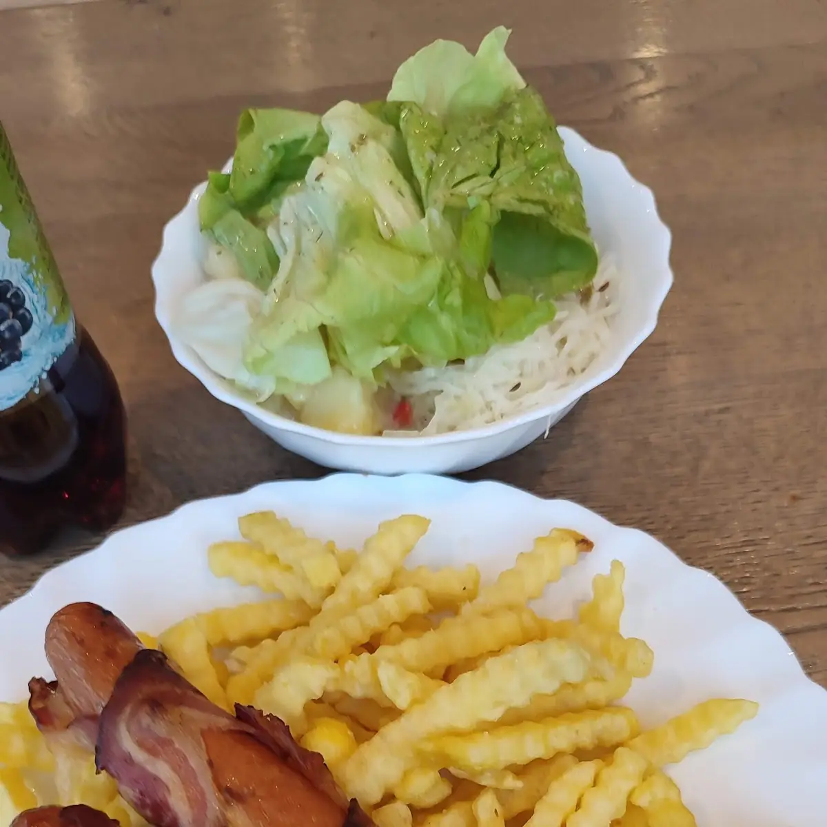 Berner Würstel Mit Pommes