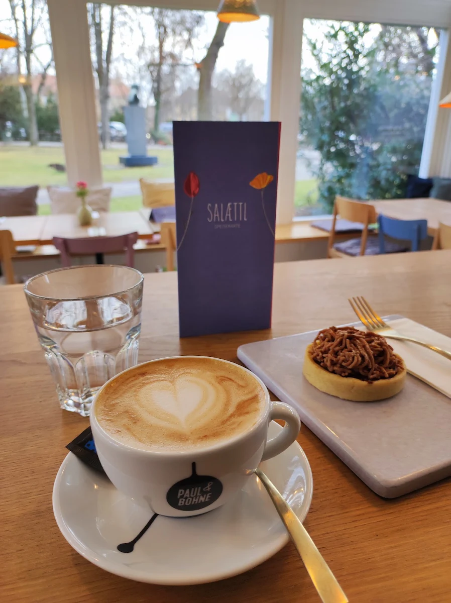 Hafermilch Cappuccino Und Kastanien Tarte