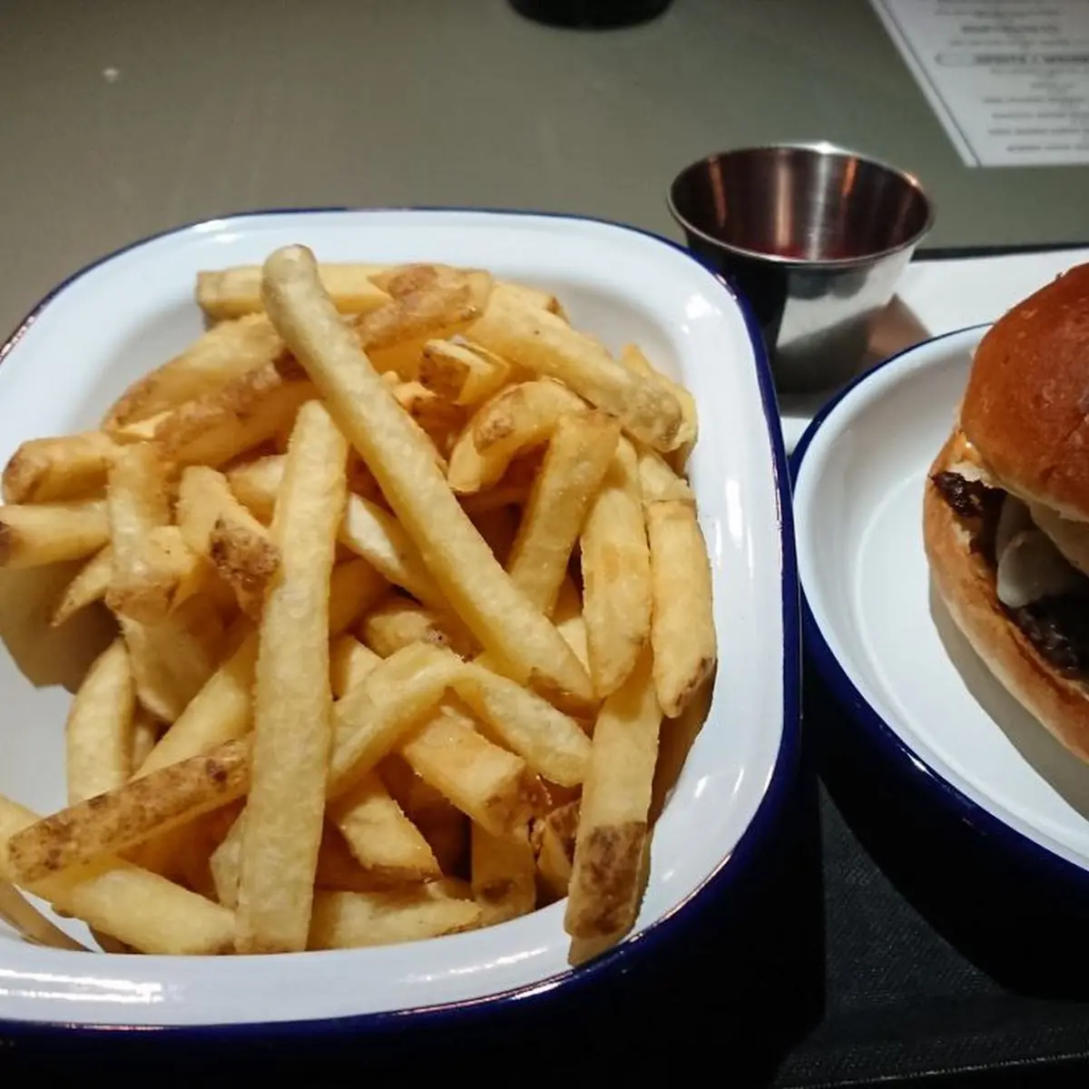 Loaded Burger Und Fritten
