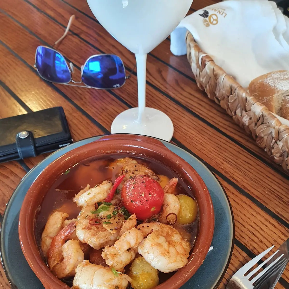 Garnelen In Olivenöl Mit Knoblauch Cherrytomaten Und Chilli
