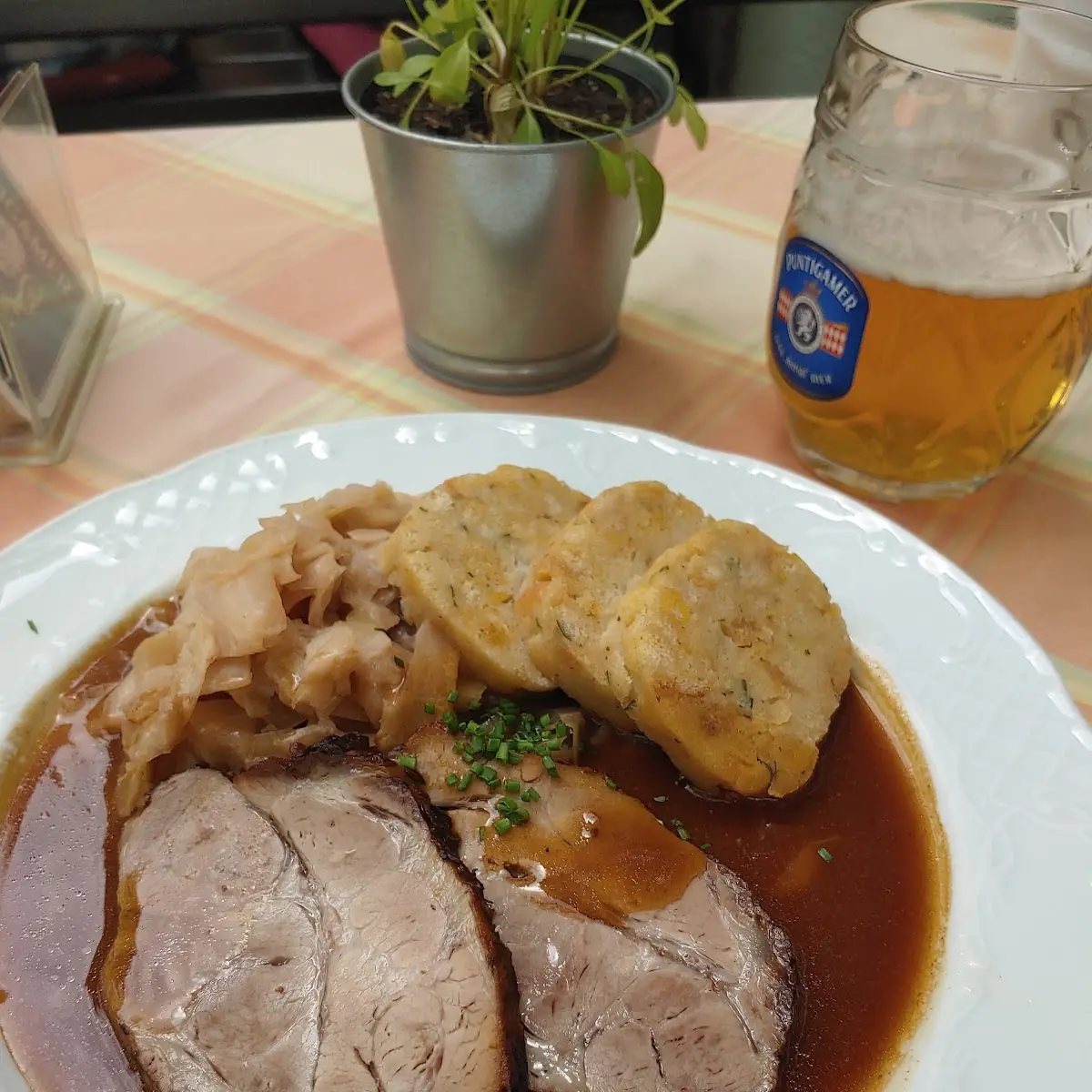 Saubraten Mit Sauerkraut Servietten Knödel