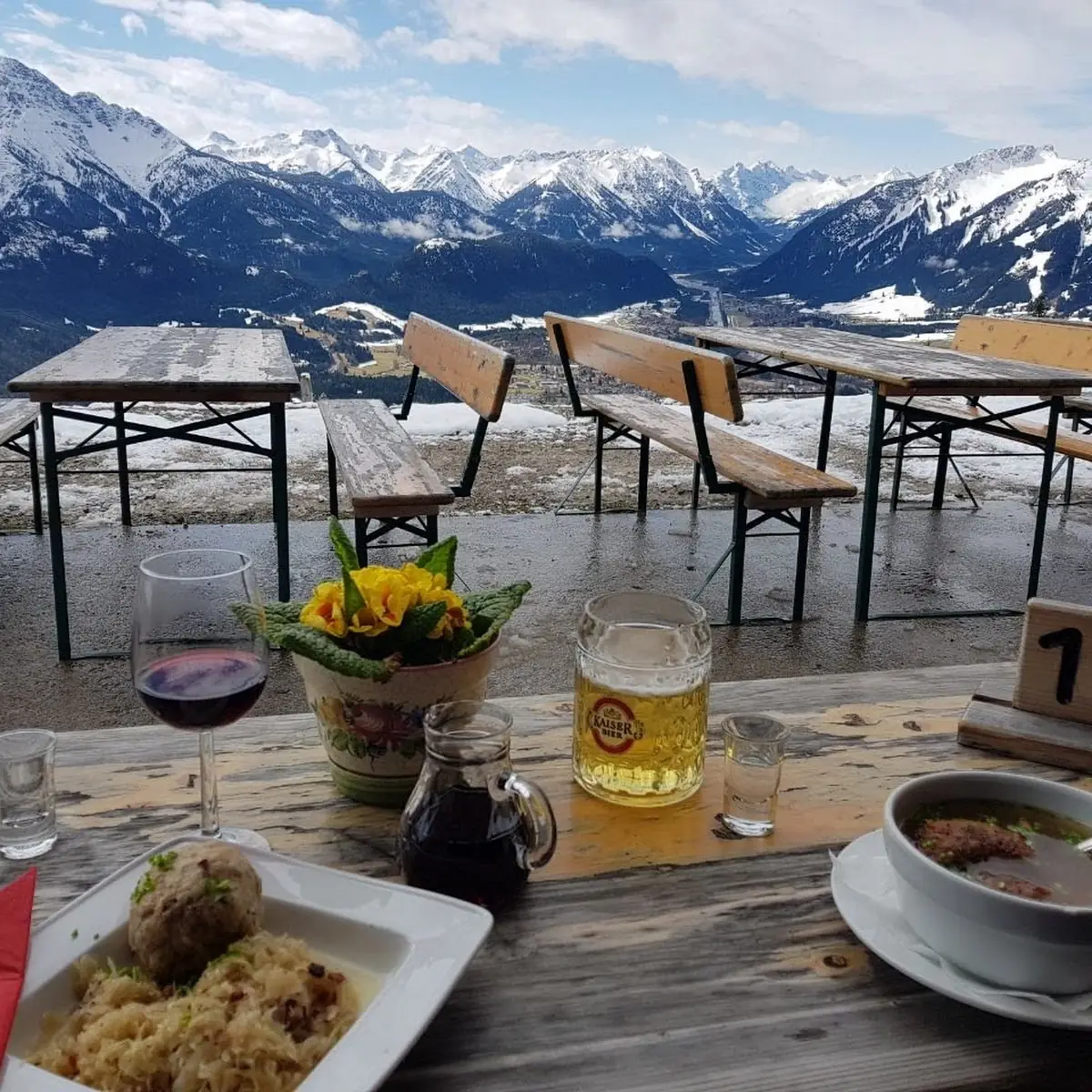 Kaspresknödel Suppe U Gulaschsuppe