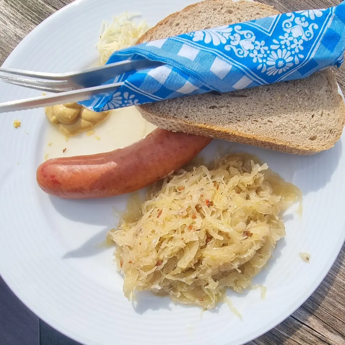 Speckknödel Mit Sauerkraut Und Knacker
