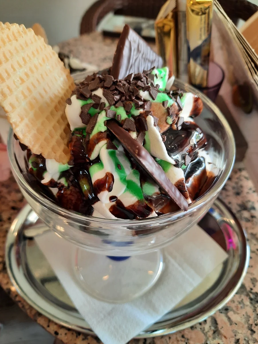 After Eight Becher