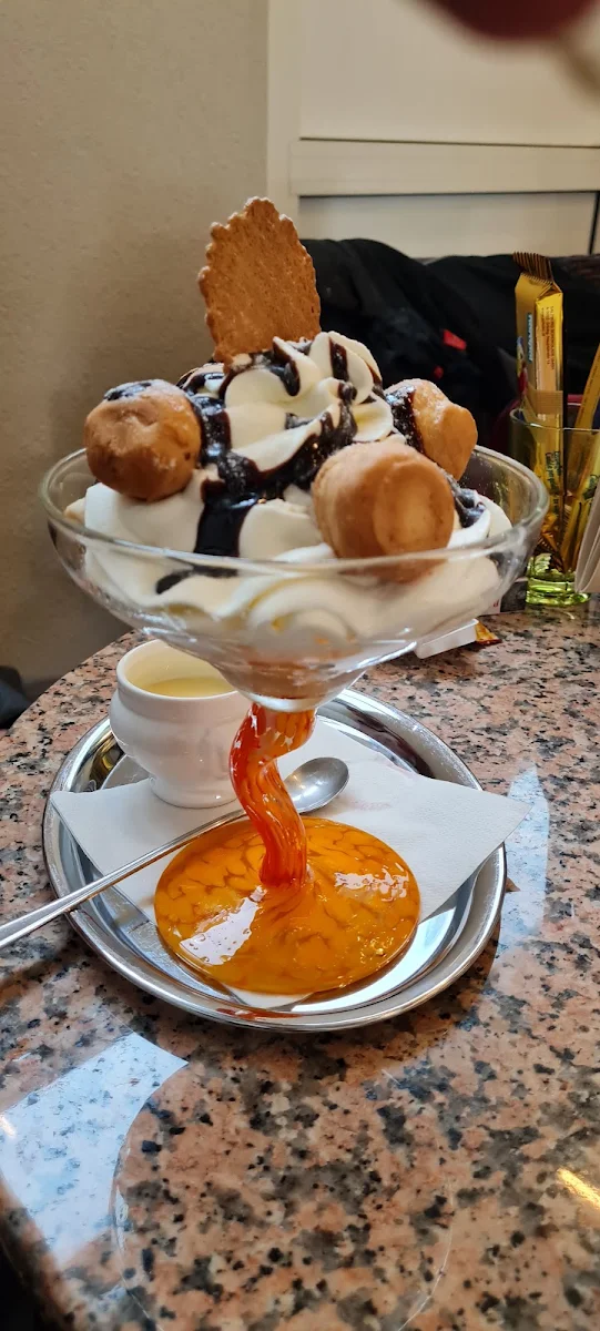 Profiterolen L- Eis- Becher Inkl Vanillesoße