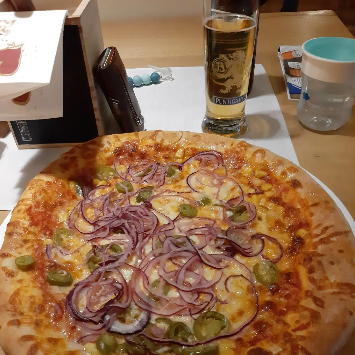 Pizza Margherita Mit Zwiebel Mais Und Jalapenos