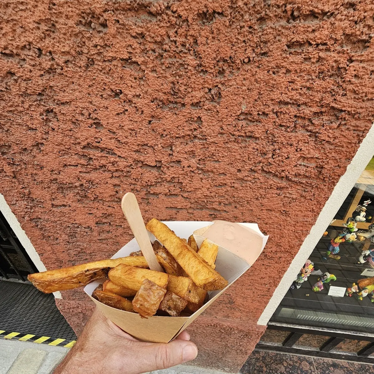 Pommes Mit Soße